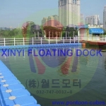 Floating swimming pool